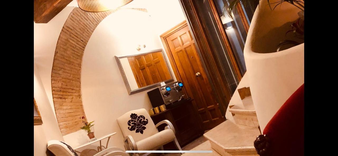 Castle Of Glamour Xvi Century Luxury Aparthotel Rome